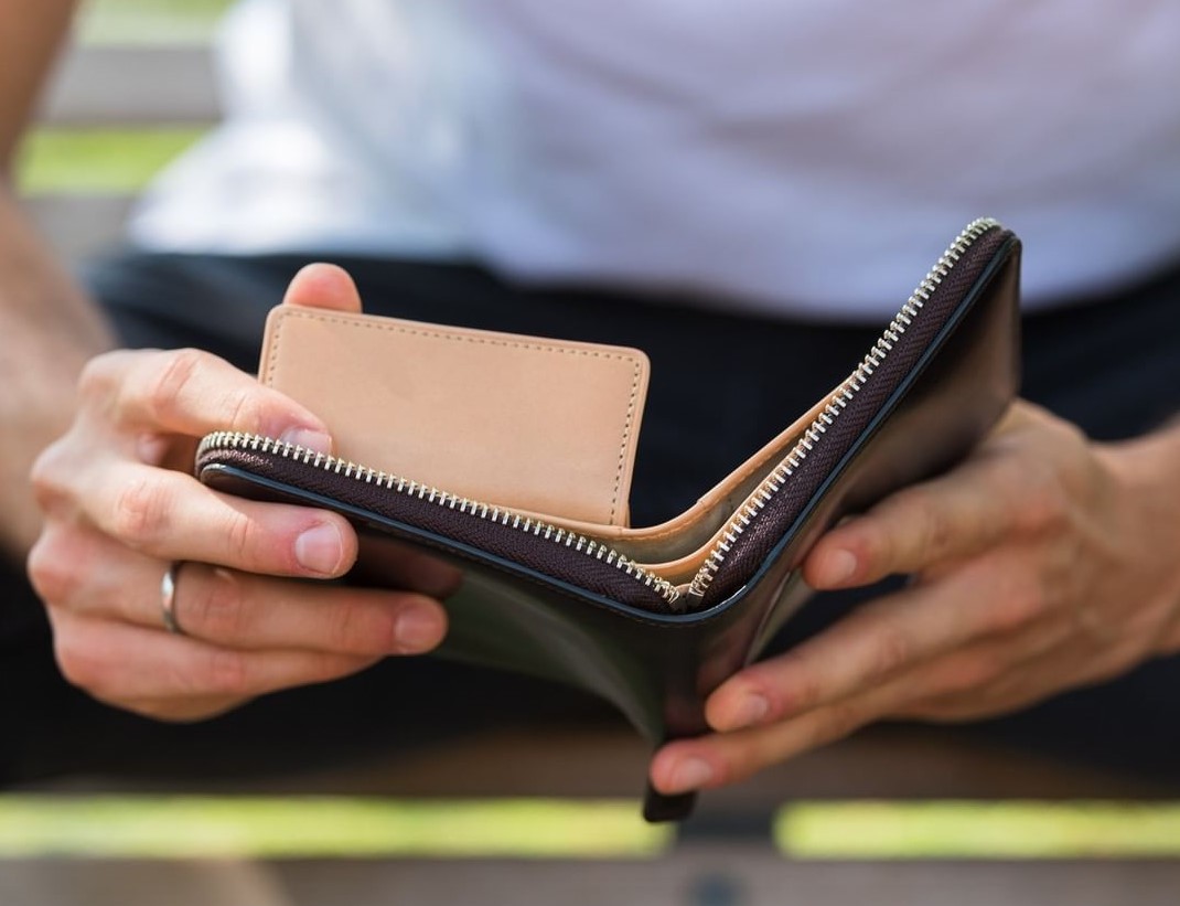 17 Best Zipper Wallets For Men To Stash Your Cash 2023