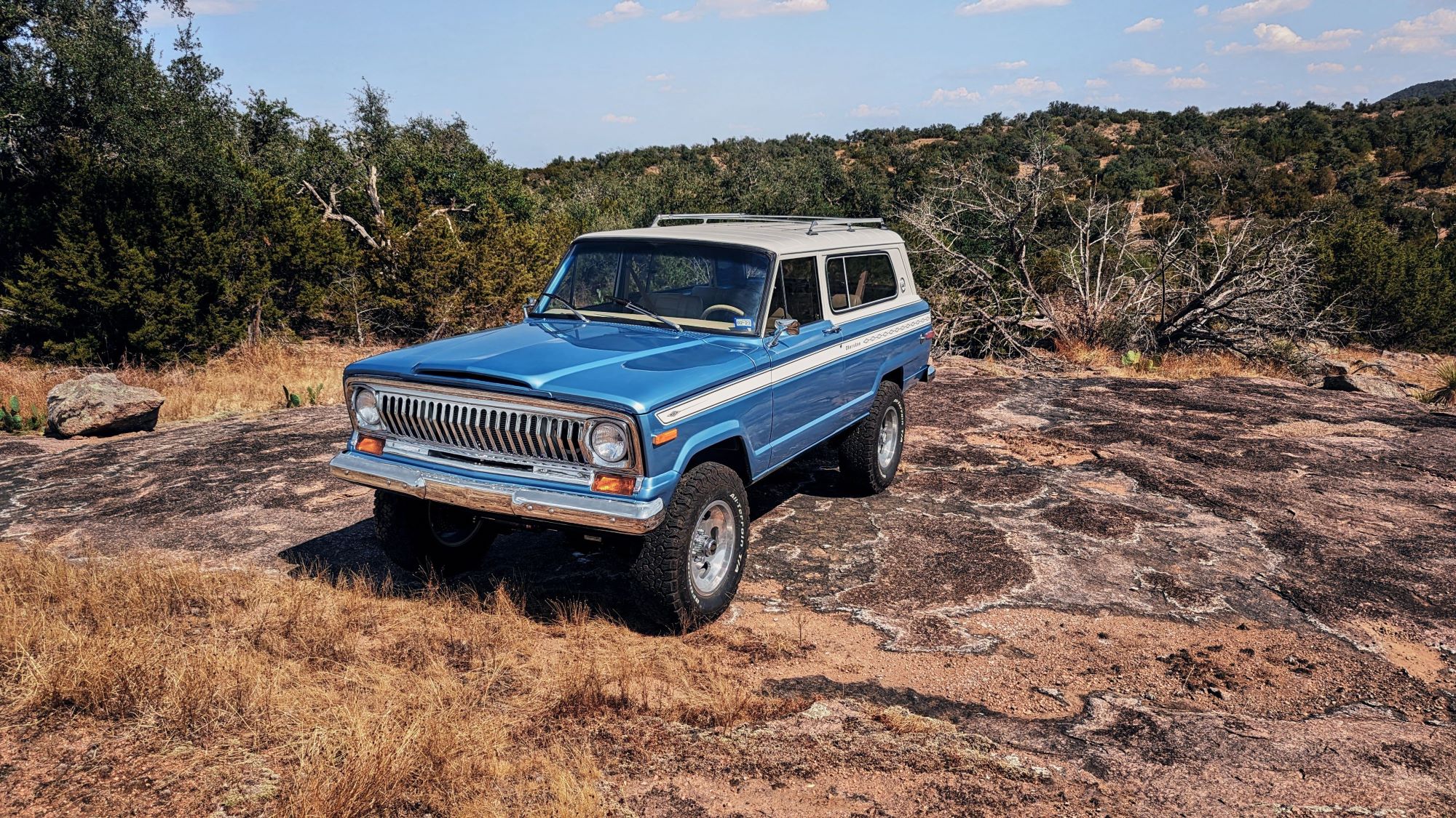 Vigilante 1975 Two-Tone Cherokee | The Coolector