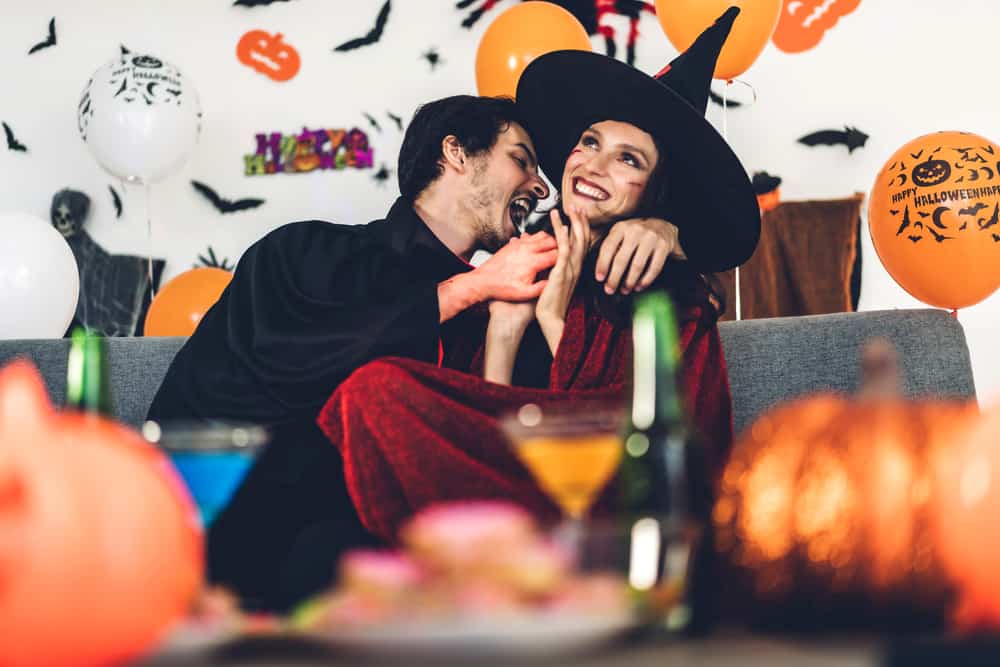 17 Halloween Date Ideas for Spooky Fun (2023)