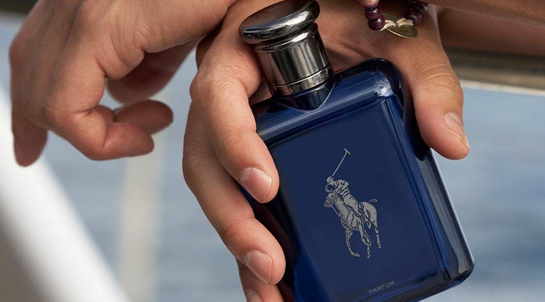 7 Best Travel Size Colognes For Men – Easy Packing For 2023