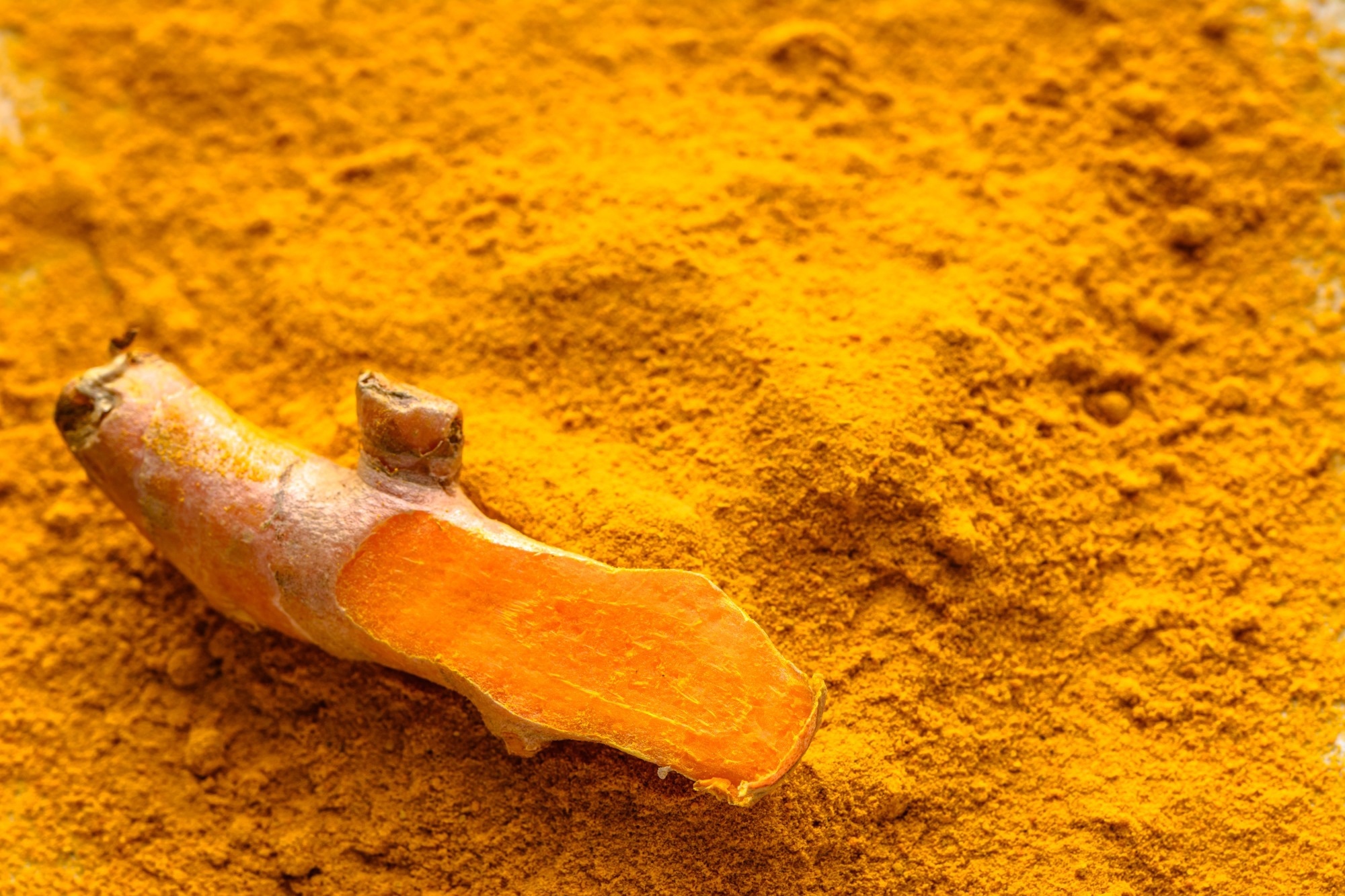 Curcumin spray shows promise in fighting SARS-CoV-2 and flu viruses