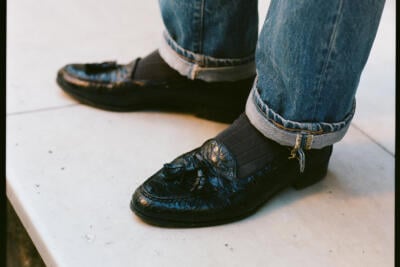 Wearing black shoes with jeans – Permanent Style