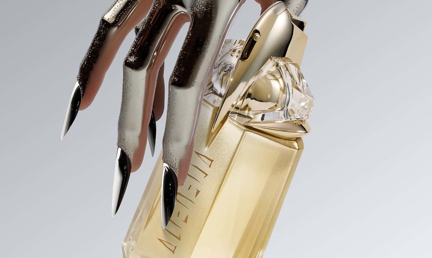 7 Best Perfumes That Attract Men: Cinch Your Catch in 2024