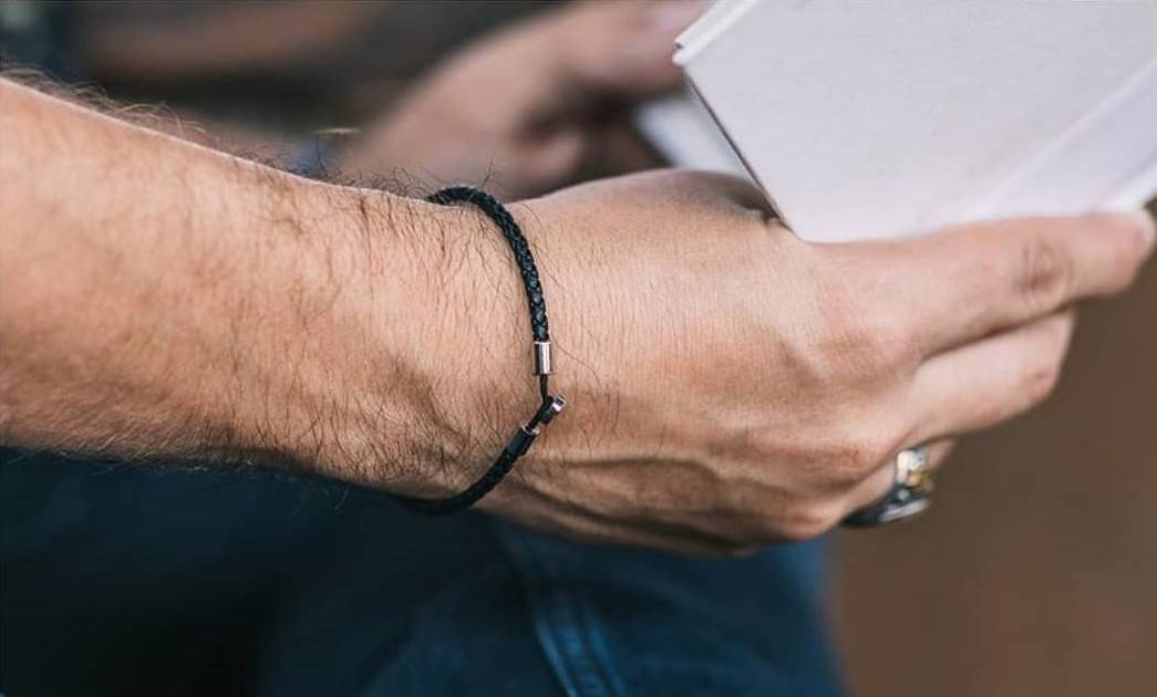 6 Best Men’s Leather Bracelets: Cool & Sophisticated in 2024