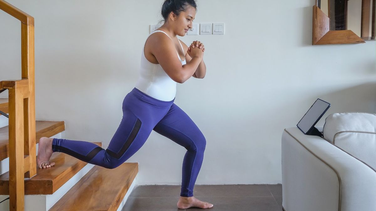 Three Exercises To Combat Knee Pain, As Prescribed By A Physical Therapist