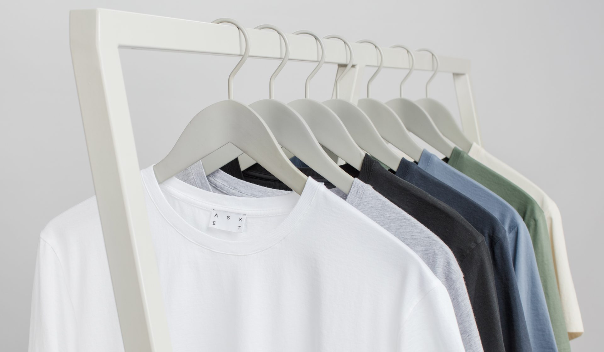 9 T-Shirts All Men Should Have For Spring/Summer %%year%%