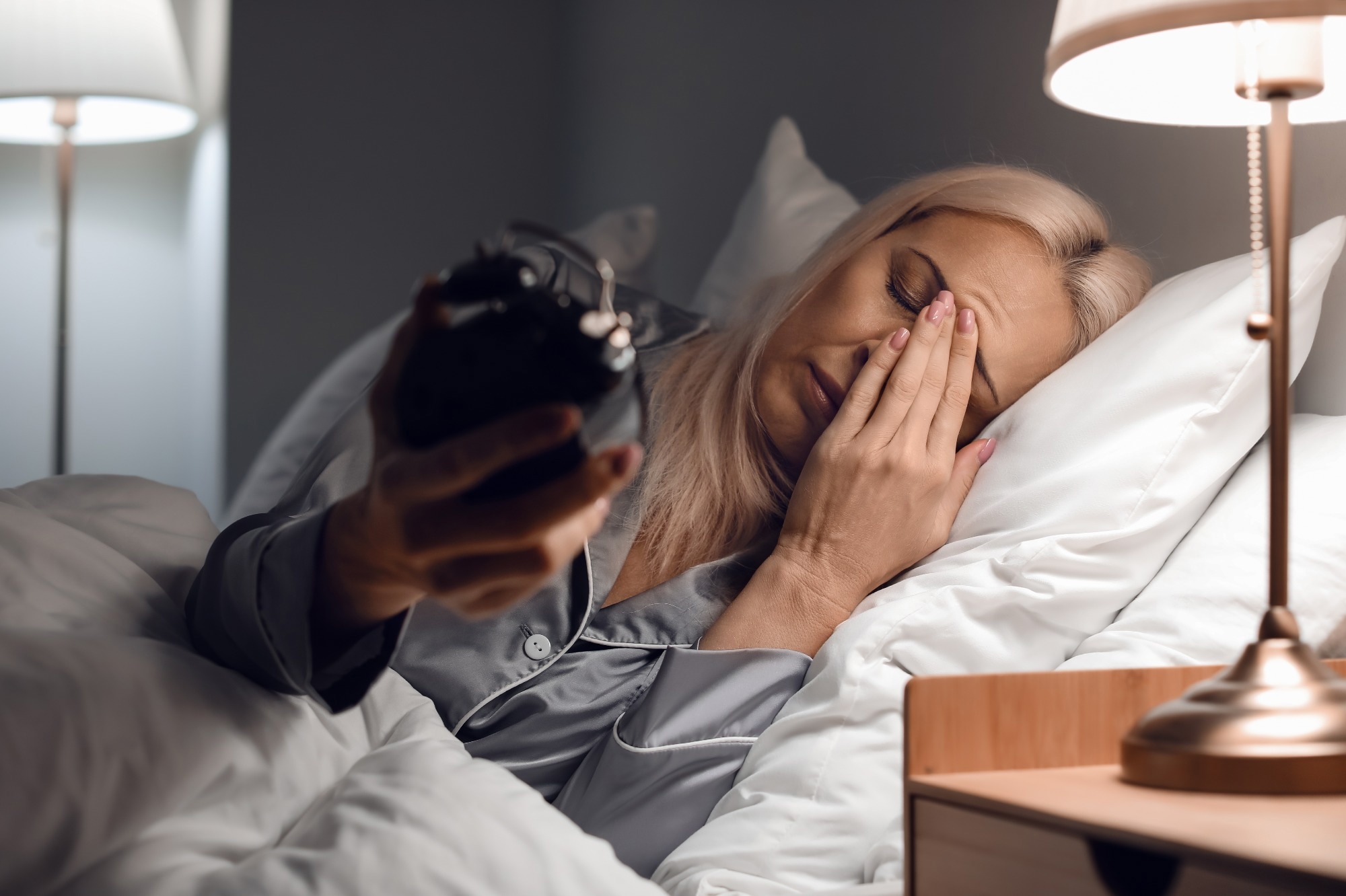 Disturbances in sleep patterns increase the risk of depression in midlife women