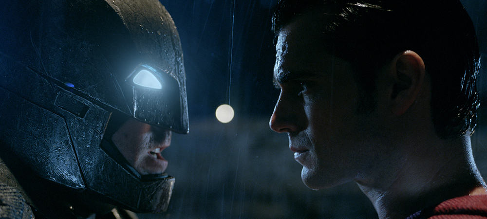 New Batman v Superman Fight Thrills Dark Comic Fans