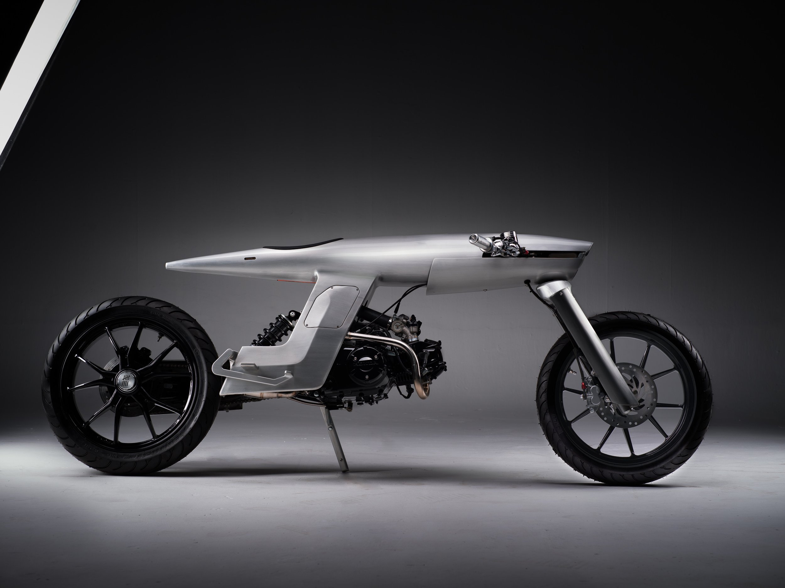 Bandit9 Eve Odyssey Motorbike | The Coolector