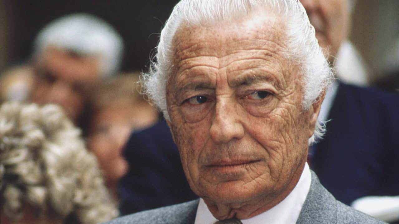 How to Dress Like Gianni Agnelli: Style Guide to the Original Icon of Italian Elegance