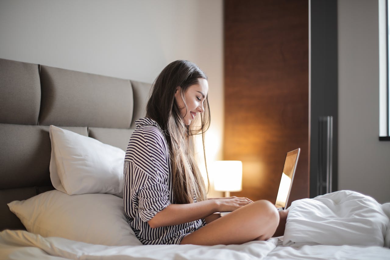 How to Balance Online Dating With Daily Life – Dating Relationship Coaching & Advice