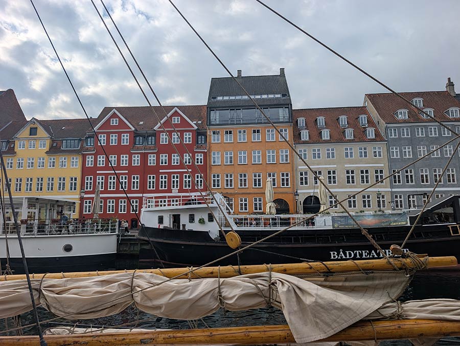 Beige in Copenhagen – Style Tips for the Trench & Suit